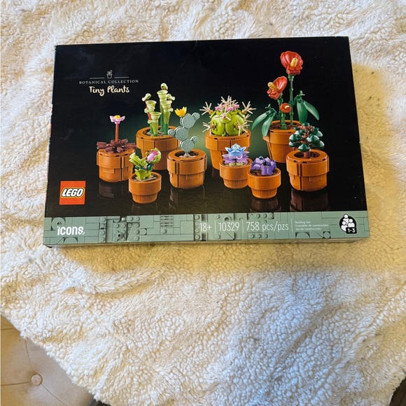 LEGO Botanical Collection Tiny Plants - Picture 1 of 1
